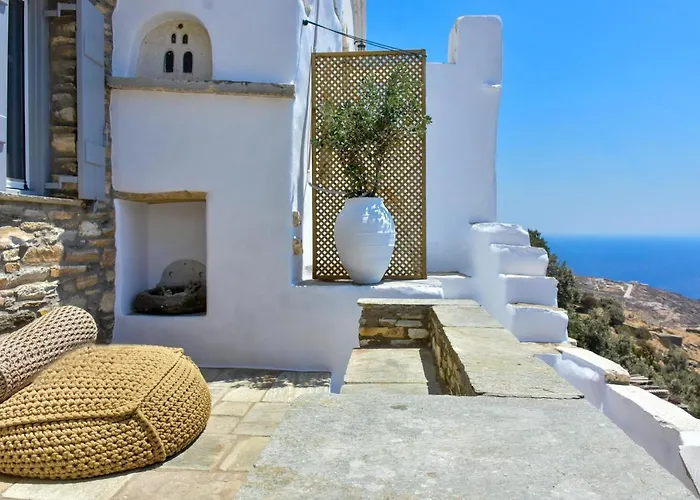 Living Theros Luxury Suites