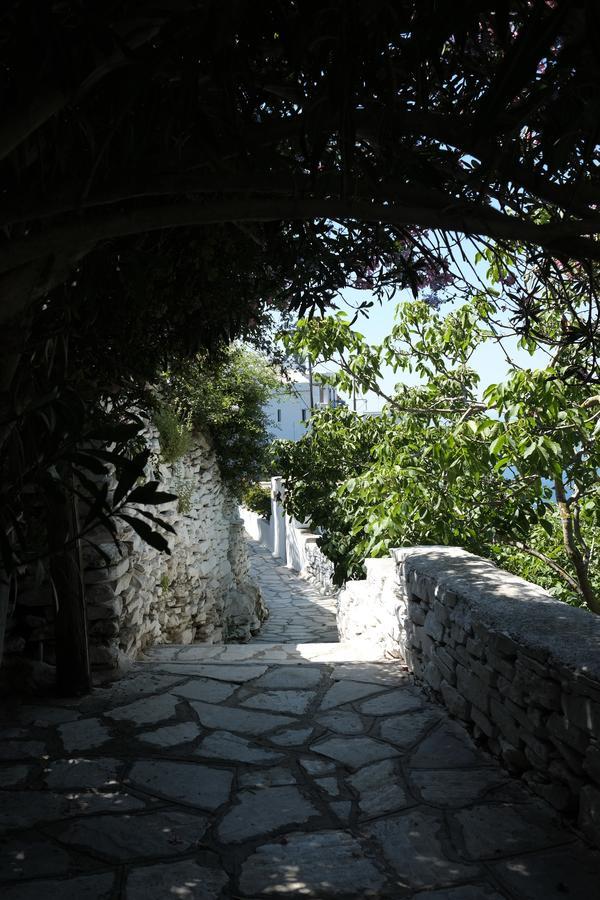 Living Theros Luxury Kardhianí