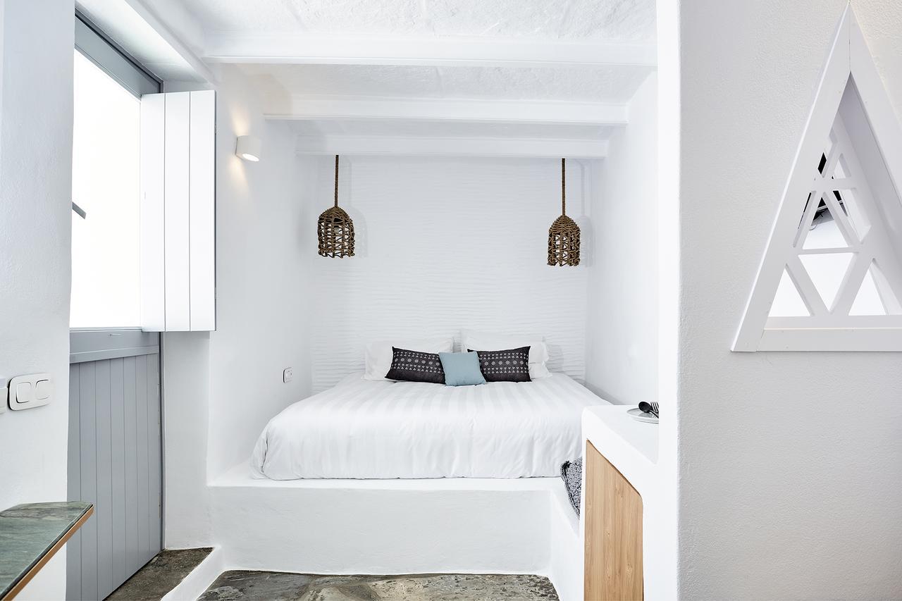 Living Theros Luxury Отель
